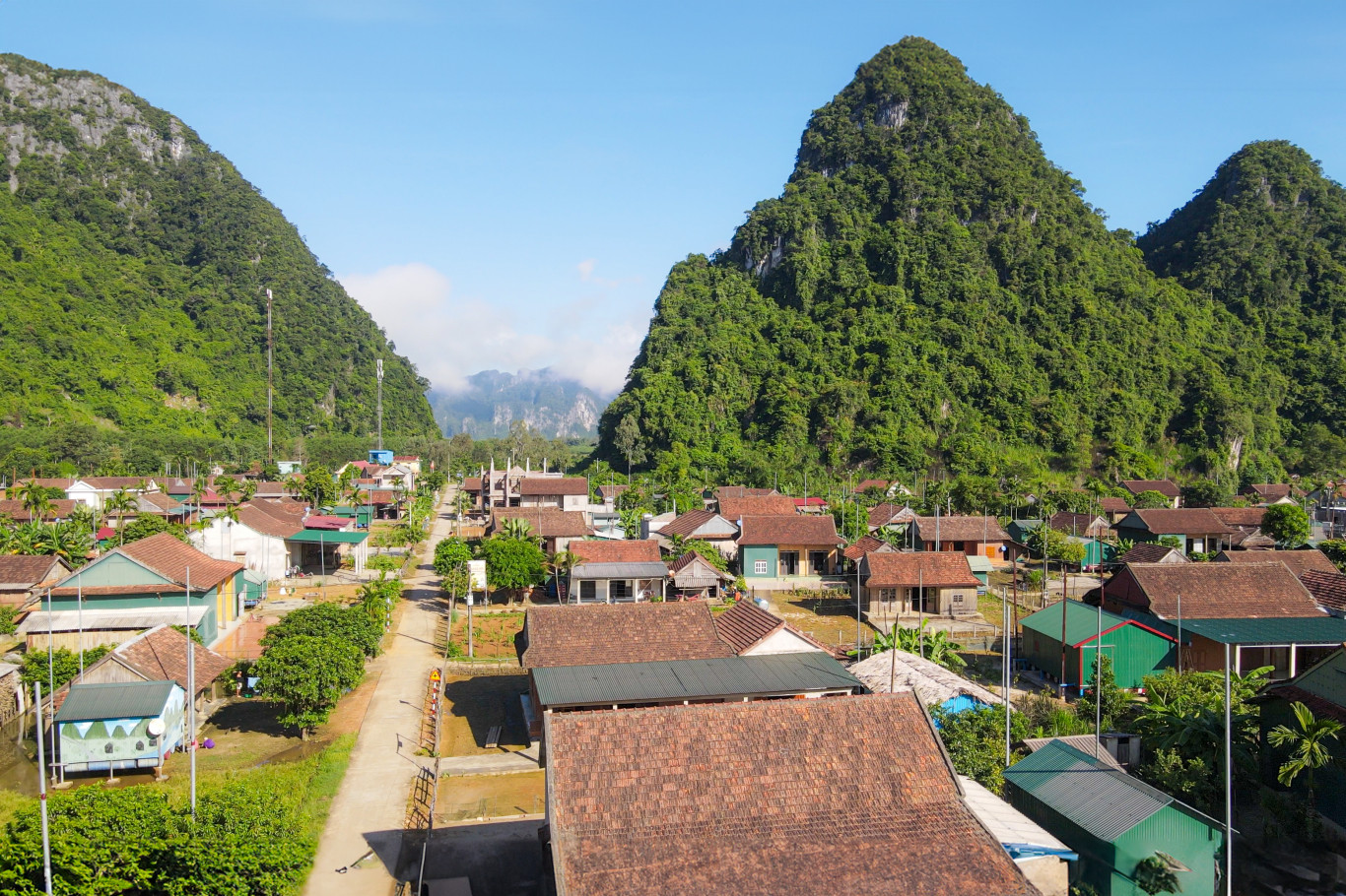 Cảnh quan thi&ecirc;n nhi&ecirc;n v&agrave; một cộng đồng gắn kết l&agrave; t&agrave;i nguy&ecirc;n du lịch qu&yacute; b&aacute;u của L&agrave;ng du lịch th&iacute;ch ứng thời tiết T&acirc;n H&oacute;a, Quảng B&igrave;nh - Ảnh: Ho&agrave;ng An